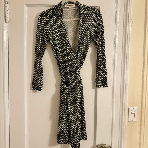 DVF Diane von furstenberg wrap dress sz 0 100% silk - Picture 1 of 8
